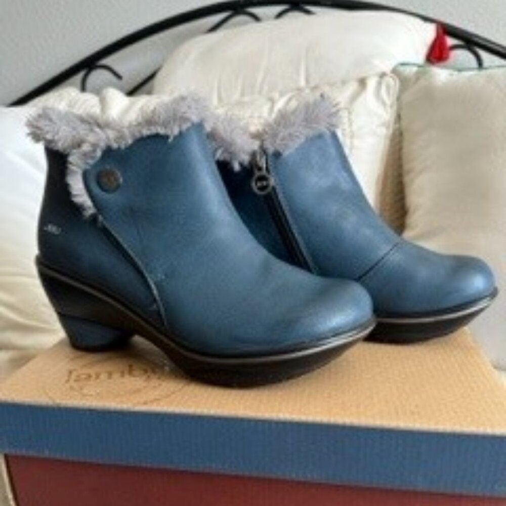 Jambu Mesa wedge bootie